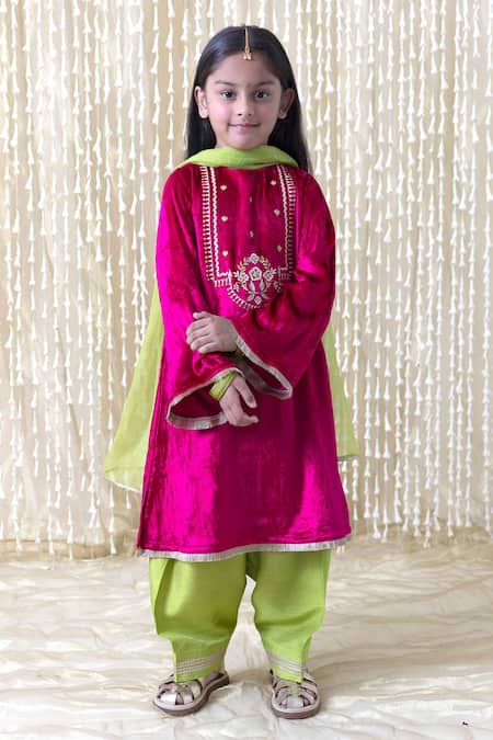 Tiber Taber Pink Velvet Embroidered Thread Kurta Salwar Set  