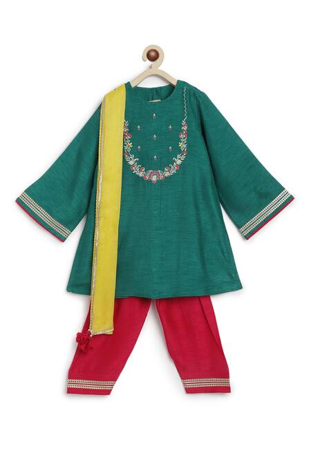 Shop Tiber Taber Green Silk, Chiffon Embroidery Floral Kurta Salwar Set at Aza Fashions Shop_Tiber Taber_Green Silk, Chiffon Embroidery Floral Kurta Salwar Set_at_Aza_Fashions