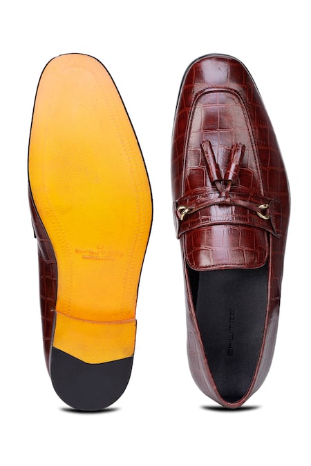 Shop Shutiq Wine Textured Bordeaux Croco Leather Shoes at Aza Fashions Shop_Shutiq_Wine Textured Bordeaux Croco Leather Shoes _at_Aza_Fashions
