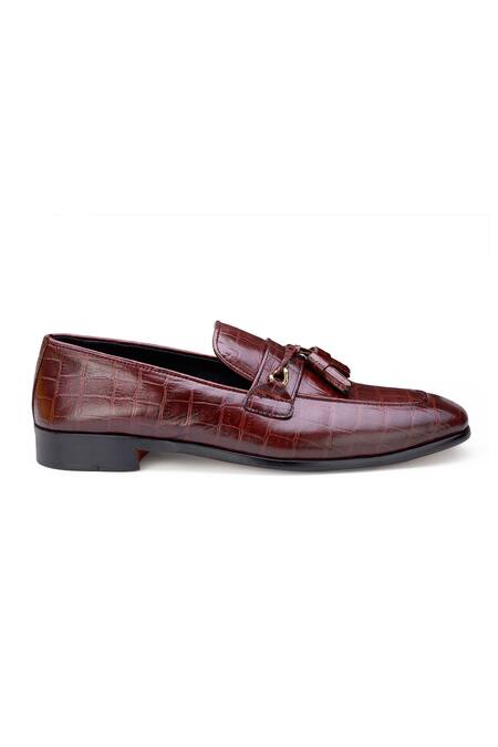 Buy Shutiq Wine Textured Bordeaux Croco Leather Shoes Online at Aza Fashions Buy_Shutiq_Wine Textured Bordeaux Croco Leather Shoes _Online_at_Aza_Fashions