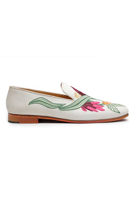Buy Shutiq Ivory Thread Bonzai Embroidered Shoes Online at Aza Fashions Buy_Shutiq_Ivory Thread Bonzai Embroidered Shoes _Online_at_Aza_Fashions