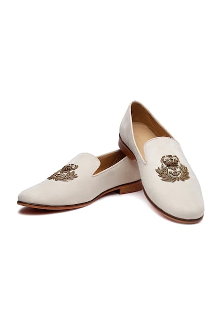 SHUTIQ White Crown Laurus Embroidered Shoes