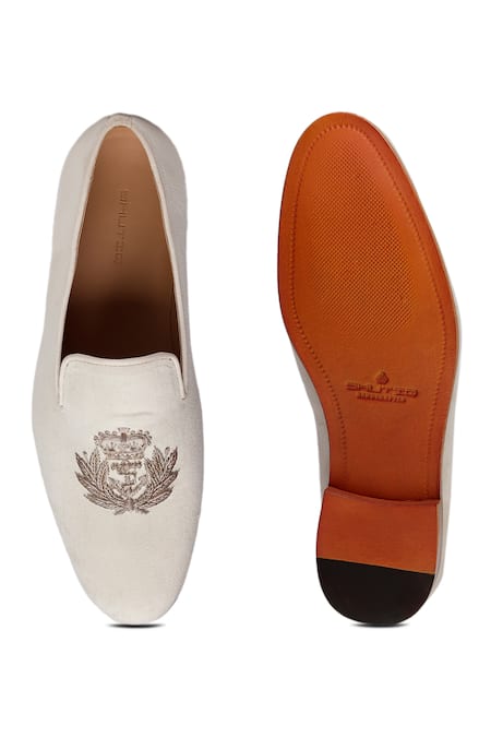 Shop Shutiq White Crown Laurus Roseate Embroidered Shoes at Aza Fashions Shop_Shutiq_White Crown Laurus Roseate Embroidered Shoes _at_Aza_Fashions
