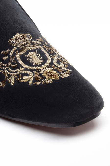 Buy_Shutiq_Black Embroidered Velvet Medallion Juttis _Online_at_Aza_Fashions