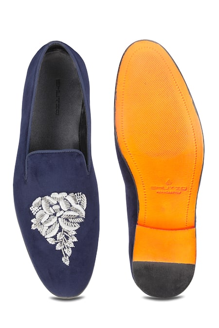 Shop Shutiq Blue Nalki Fera Fleur Embellished Velvet Shoes at Aza Fashions Shop_Shutiq_Blue Nalki Fera Fleur Embellished Velvet Shoes _at_Aza_Fashions