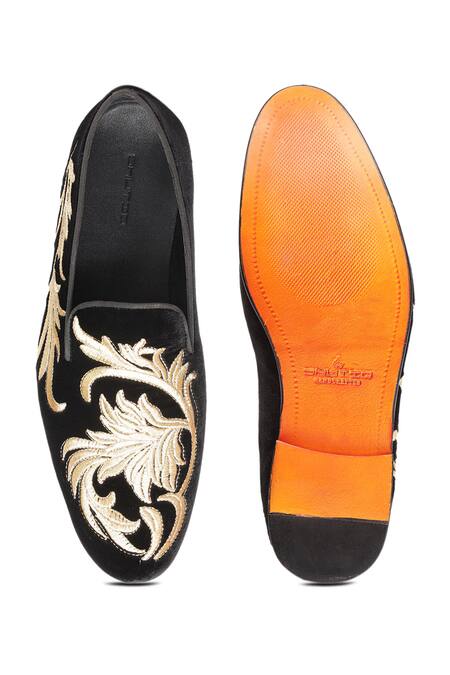 Shop Shutiq Black Gardena Amber Embroidered Velvet Shoes at Aza Fashions Shop_Shutiq_Black Gardena Amber Embroidered Velvet Shoes _at_Aza_Fashions