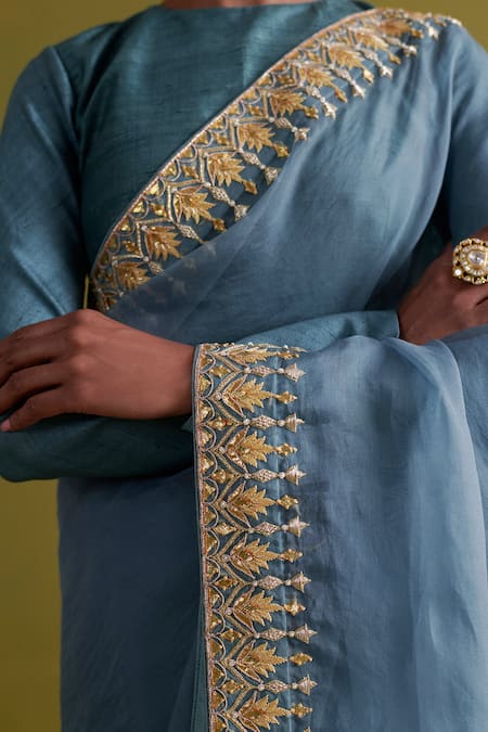 Aarti Sethia_Blue Organza Embroidery Gota Wildflora Embellished Border Saree Blouse Set _at_Aza_Fashions