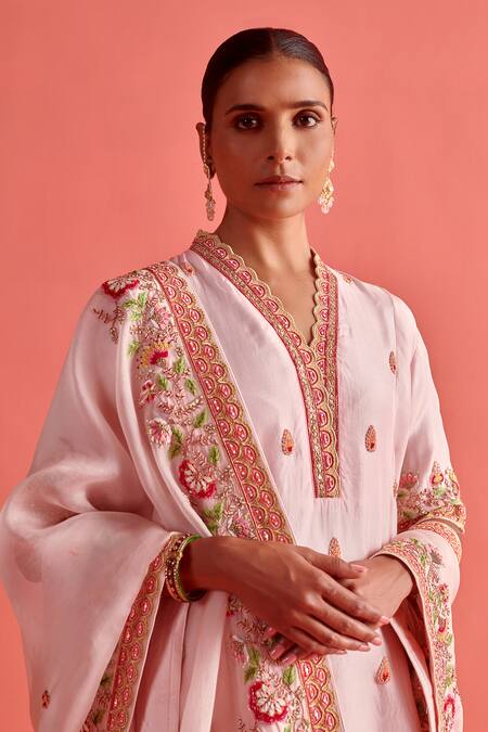 Buy_Aarti Sethia_Pink Silk, Organza Embroidery Scoop Neck Lily Dabka Kurta Trouser Set _Online_at_Aza_Fashions