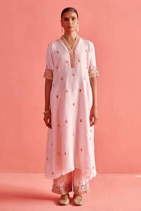 Aarti Sethia_Pink Silk, Organza Embroidery Scoop Neck Lily Dabka Kurta Trouser Set _at_Aza_Fashions
