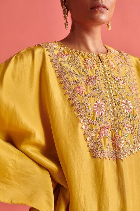 Aarti Sethia_Yellow Kora Silk Embroidery Petunia Mukaish Thread Work Yoke Kaftan With Palazzo _at_Aza_Fashions