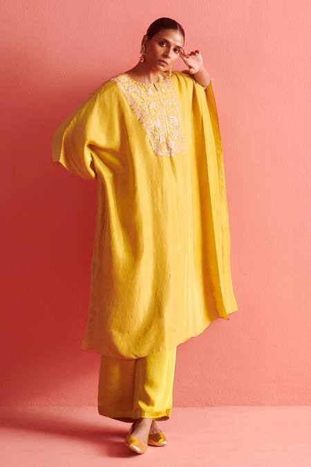Buy_Aarti Sethia_Yellow Kora Silk Embroidery Petunia Mukaish Thread Work Yoke Kaftan With Palazzo 