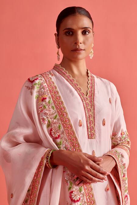 Buy_Aarti Sethia_Pink Organza Lining Shantoon Embroidery Dabka Thread Bougainvillea Dupatta _Online_at_Aza_Fashions