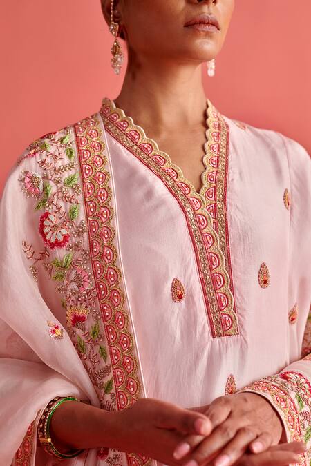 Buy_Aarti Sethia_Pink Organza Lining Shantoon Embroidery Dabka Thread Bougainvillea Dupatta 