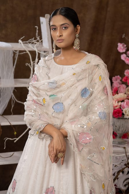 Farha Syed Cream Chanderi, Organza Sequins, Cut Floral Embroidered Anarkali With Dupatta Online at Aza Fashions Farha Syed_Cream Chanderi, Organza Sequins, Cut Floral Embroidered Anarkali With Dupatta _Online_at_Aza_Fashions
