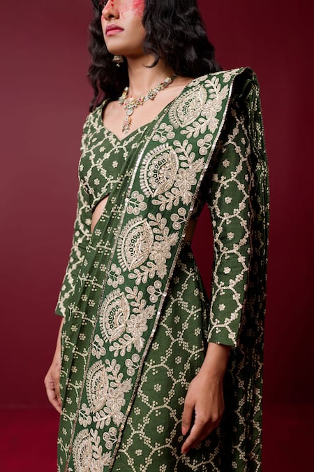 Ridhimaa Gupta_Green Viscose, Silk Deveshi Bandhani Pattern Pre-draped Saree With Blouse _Online_at_Aza_Fashions