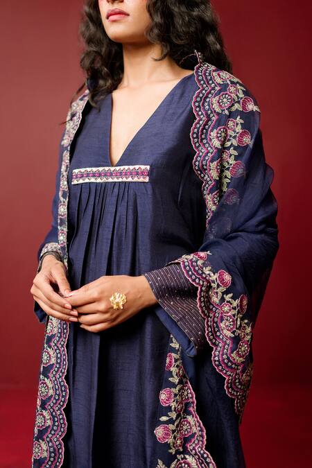 Ridhimaa Gupta Malini Kurta Set With Embroidered Scalloped Hem Dupatta 