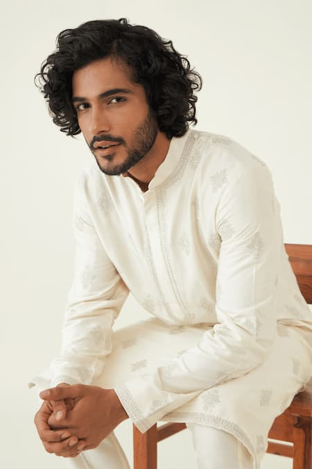 Ridhimaa Gupta_Off White Viscose, Cotton Embroidery Maahru Floral Zari Kurta With Pant _Online_at_Aza_Fashions