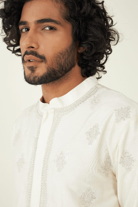 Buy_Ridhimaa Gupta_Off White Viscose, Cotton Embroidery Maahru Floral Zari Kurta With Pant _Online_at_Aza_Fashions