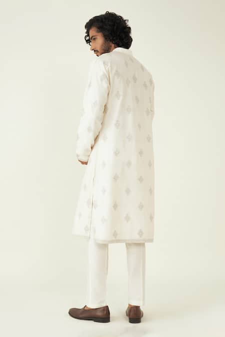 Ridhimaa Gupta Maahru Floral Zari Embroidered Kurta With Pant 