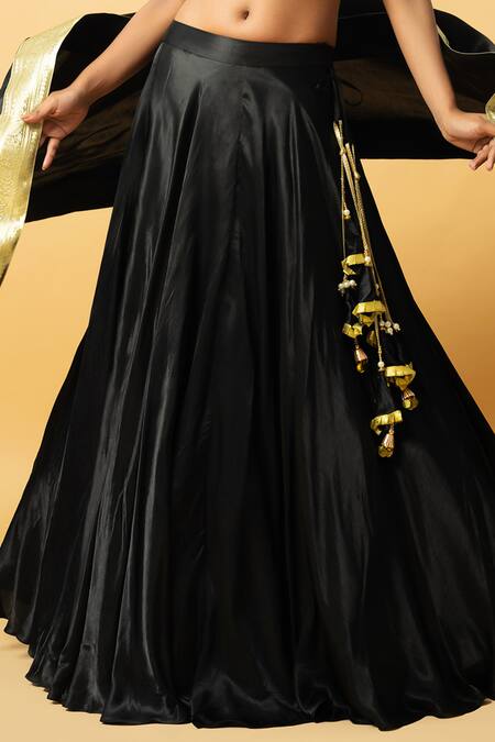 Buy_Quench A Thirst_Black Modal, Satin Lace V-neck Solid Lehenga Set With Border Dupatta _Online_at_Aza_Fashions