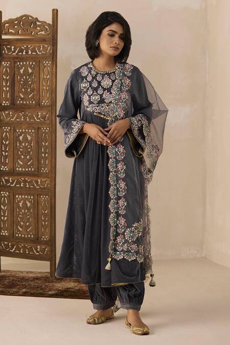 Inej Grey Organza Embroidery Floral Border Dupatta Online at Aza Fashions Inej_Grey Organza Embroidery Floral Border Dupatta _Online_at_Aza_Fashions