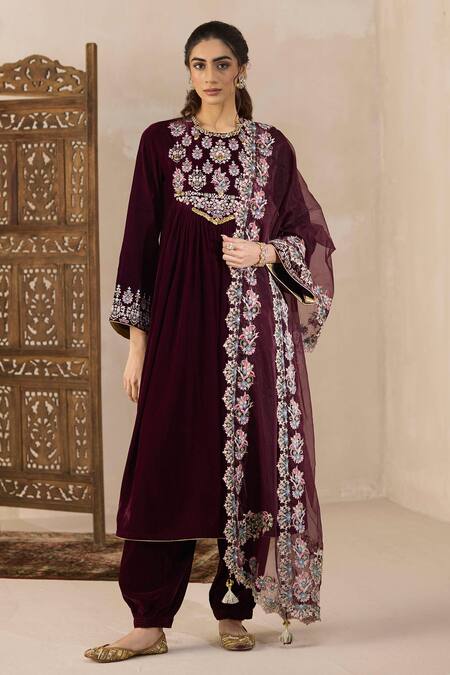 Inej Maroon Organza Embroidery Floral Border Dupatta Online at Aza Fashions Inej_Maroon Organza Embroidery Floral Border Dupatta _Online_at_Aza_Fashions