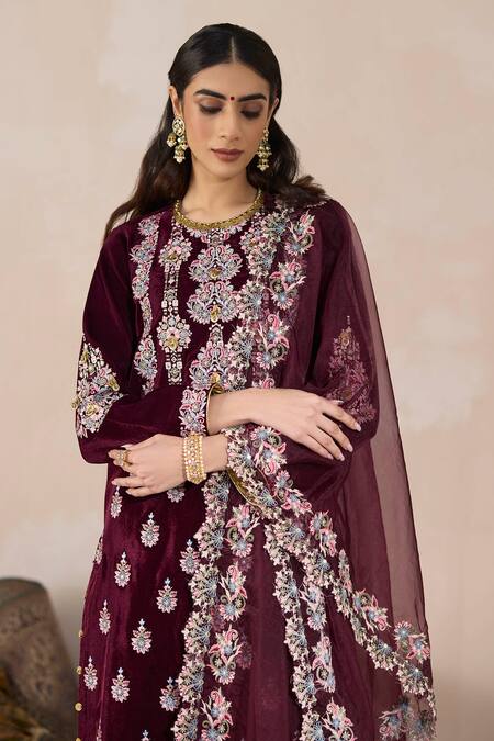 Inej Maroon Organza Embroidery Floral Border Dupatta at Aza Fashions Inej_Maroon Organza Embroidery Floral Border Dupatta _at_Aza_Fashions