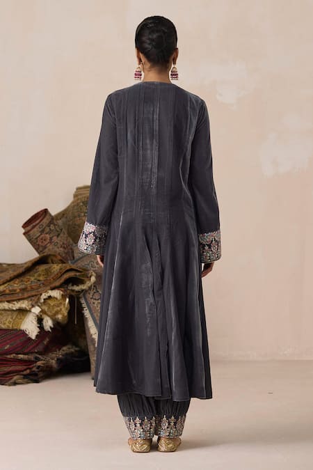 Shop Inej Grey Velvet Sequins, Zari Round Floral Embroidered Kalidar Kurta And Salwar Set at Aza Fashions Shop_Inej_Grey Velvet Sequins, Zari Round Floral Embroidered Kalidar Kurta And Salwar Set _at_Aza_Fashions