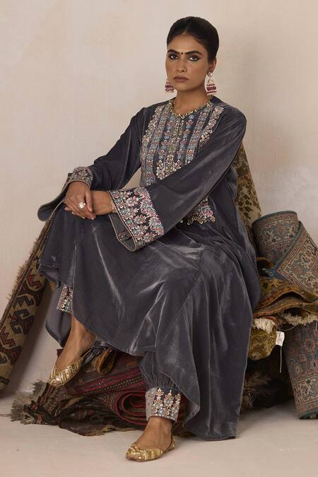 Buy Inej Grey Velvet Sequins, Zari Round Floral Embroidered Kalidar Kurta And Salwar Set Buy_Inej_Grey Velvet Sequins, Zari Round Floral Embroidered Kalidar Kurta And Salwar Set