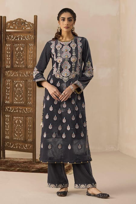 Inej Grey Velvet Embroidered Floral Round Kurta And Pant Set 