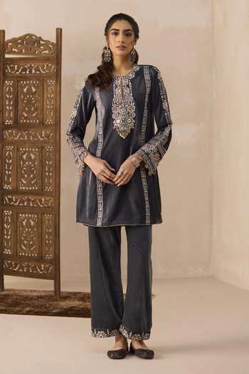 Inej Velvet Kashmiri Embroidered Kurta & Pant Set 