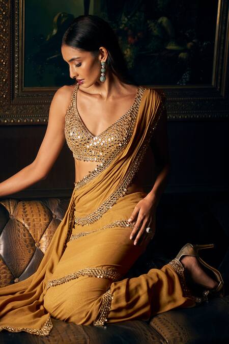 Saree Tips for Plus Size Women - Mirra Clothing