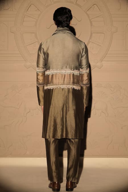 Shop Jubinav Chadha Green Chanderi Embroidery Colorblock Kurta Set With Stole at Aza Fashions Shop_Jubinav Chadha_Green Chanderi Embroidery Colorblock Kurta Set With Stole _at_Aza_Fashions