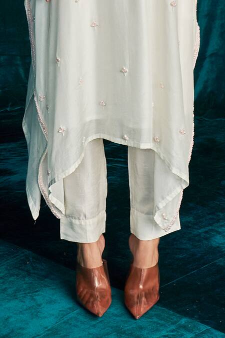 Kashmiraa Ivory V-neck Embroidered Kaftan And Pant Set Online at Aza Fashions Kashmiraa_Ivory V-neck Embroidered Kaftan And Pant Set _Online_at_Aza_Fashions