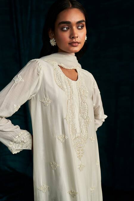 Kashmiraa Ivory Georgette Embroidery, Cut Work, Sequins V-neck Dana Kurta Palazzo Set Online at Aza Fashions Kashmiraa_Ivory Georgette Embroidery, Cut Work, Sequins V-neck Dana Kurta Palazzo Set _Online_at_Aza_Fashions