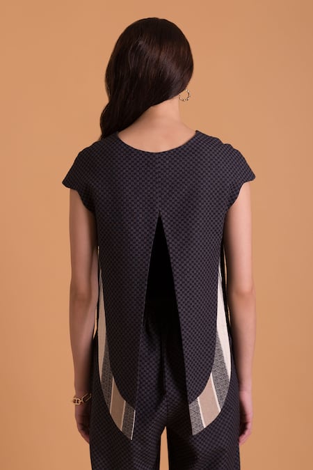 Shop Orcr Grey Cotton Round Neck Checkered Pattern Cut-out With Inner at Aza Fashions Shop_Orcr_Grey Cotton Round Neck Checkered Pattern Cut-out With Inner _at_Aza_Fashions