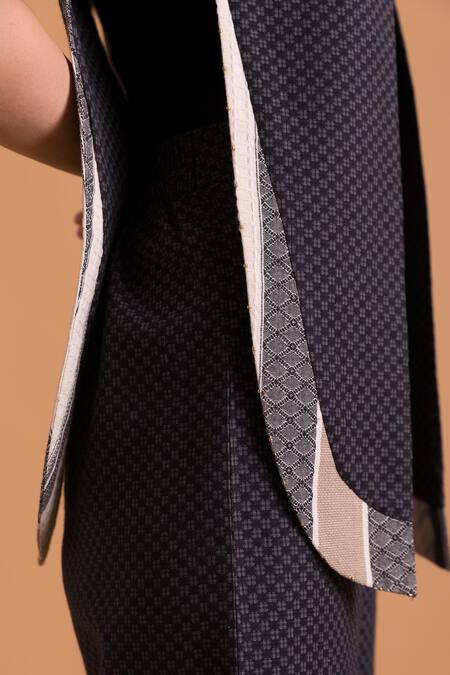 Orcr Grey Cotton Round Neck Checkered Pattern Cut-out With Inner Online at Aza Fashions Orcr_Grey Cotton Round Neck Checkered Pattern Cut-out With Inner _Online_at_Aza_Fashions