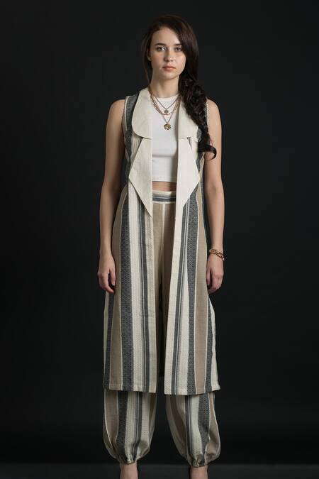 Buy Orcr Off White Cotton Beads Geometric Jaal Pattern Statement Jacket With Flare Pant Online at Aza Fashions Buy_Orcr_Off White Cotton Beads Geometric Jaal Pattern Statement Jacket With Flare Pant _Online_at_Aza_Fashions