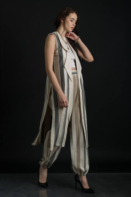 Orcr Off White Cotton Beads Geometric Jaal Pattern Statement Jacket With Flare Pant at Aza Fashions Orcr_Off White Cotton Beads Geometric Jaal Pattern Statement Jacket With Flare Pant _at_Aza_Fashions