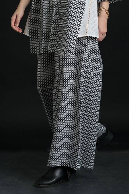 Orcr White Cotton Beads Open Neck Loop Pattern Waffle Patch Jacket With Flared Pant at Aza Fashions Orcr_White Cotton Beads Open Neck Loop Pattern Waffle Patch Jacket With Flared Pant _at_Aza_Fashions