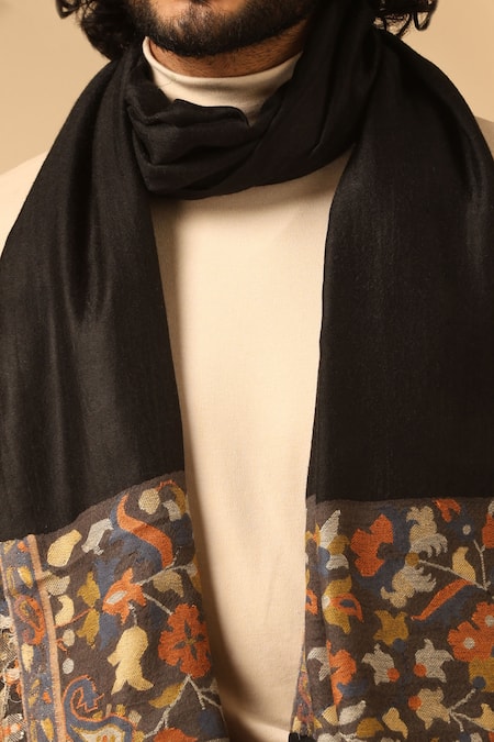 Buy_Dusala_Black Pawan Woven Border Stole _Online_at_Aza_Fashions
