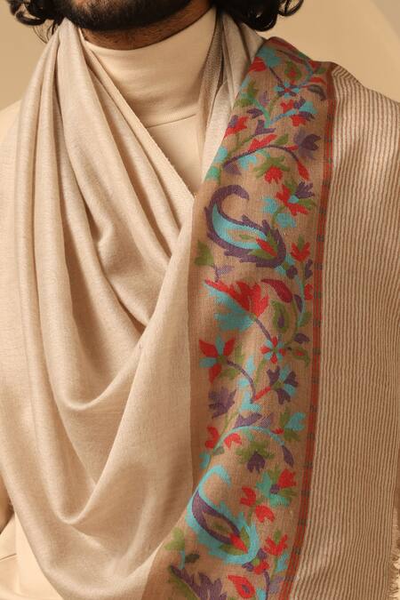 Buy_Dusala_Off White Chandra Woven Kani Border Stole _Online_at_Aza_Fashions