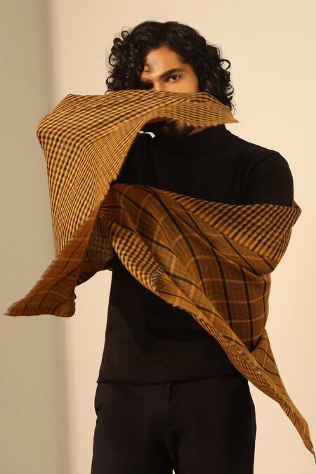 Buy Dusala Yellow Dhruv Cashmere Checkered Pattern Reversible Stole Online at Aza Fashions Buy_Dusala_Yellow Dhruv Cashmere Checkered Pattern Reversible Stole_Online_at_Aza_Fashions