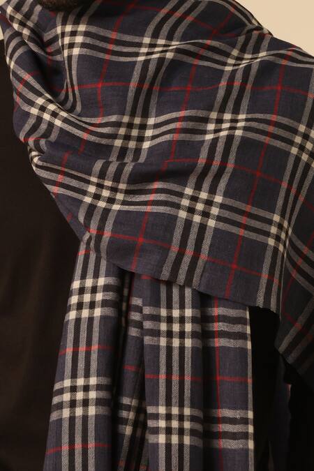 Buy Dusala Grey Dhruv Checkered Pattern Reversible Stole Online at Aza Fashions Buy_Dusala_Grey Dhruv Checkered Pattern Reversible Stole_Online_at_Aza_Fashions