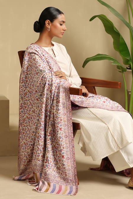 Shop Dusala White Rashi Floral Kani Pattern Cashmere Full Shawl at Aza Fashions Shop_Dusala_White Rashi Floral Kani Pattern Cashmere Full Shawl _at_Aza_Fashions