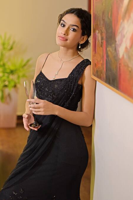 Talking Threads Black Tulle, Satin, Silk Beads, Zari Sweetheart Neck And Embroidered Saree Gown Online at Aza Fashions Talking Threads_Black Tulle, Satin, Silk Beads, Zari Sweetheart Neck And Embroidered Saree Gown _Online_at_Aza_Fashions