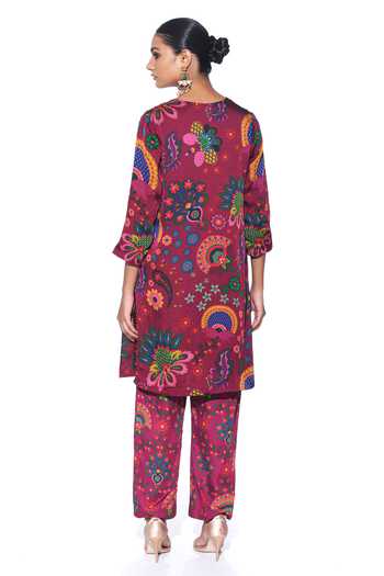 Shop Siddhartha Bansal Red Organza, Satin, V-neck Paisley Print Kurta And Pant Set at Aza Fashions Shop_Siddhartha Bansal_Red Organza, Satin, V-neck Paisley Print Kurta And Pant Set _at_Aza_Fashions