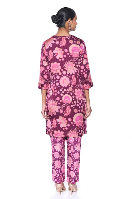 Shop Siddhartha Bansal Red Tunic Organza Satin Printed Paisley V Straight Kurta And Pant Set at Aza Fashions Shop_Siddhartha Bansal_Red Tunic Organza Satin Printed Paisley V Straight Kurta And Pant Set _at_Aza_Fashions