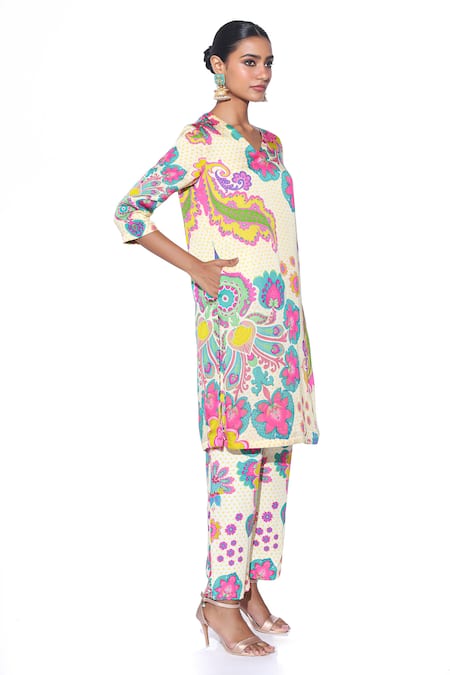 Siddhartha Bansal Cream Tunic Organza Satin Printed Floral V-neck Kurta With Pant at Aza Fashions Siddhartha Bansal_Cream Tunic Organza Satin Printed Floral V-neck Kurta With Pant _at_Aza_Fashions