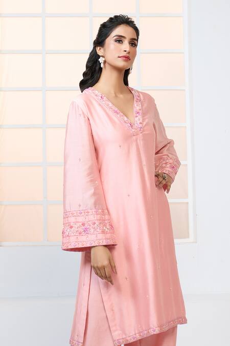 Shop Aariyana Couture Peach Chanderi , Viscose, Satin Embroidery V-neck Kurta Pant Set Shop_Aariyana Couture_Peach Chanderi , Viscose, Satin Embroidery V-neck Kurta Pant Set